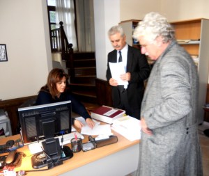 Μα καλά, ο Μαχαιρίδης κυκλοφορεί μόνιμα με φωτογράφο;