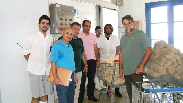 Μία αναμνηστική φωτογραφία είναι ό,τι πρέπει μετά από άλλη μία επιτυχημένη ημέρα "εργασίας" στην εξουσία (του καθενός) για το καλό του πολίτη πάντοτε βέβαια. Θαυμάστε τους!